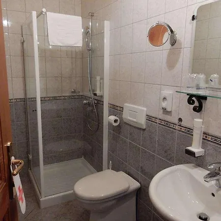 Garni & Terano 酒店 马里博尔