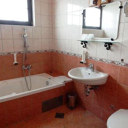 Garni & Terano מריבור